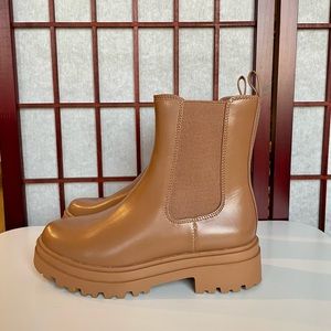 Never worn Light Brown Belle Chelsea Lug Boots Size 6